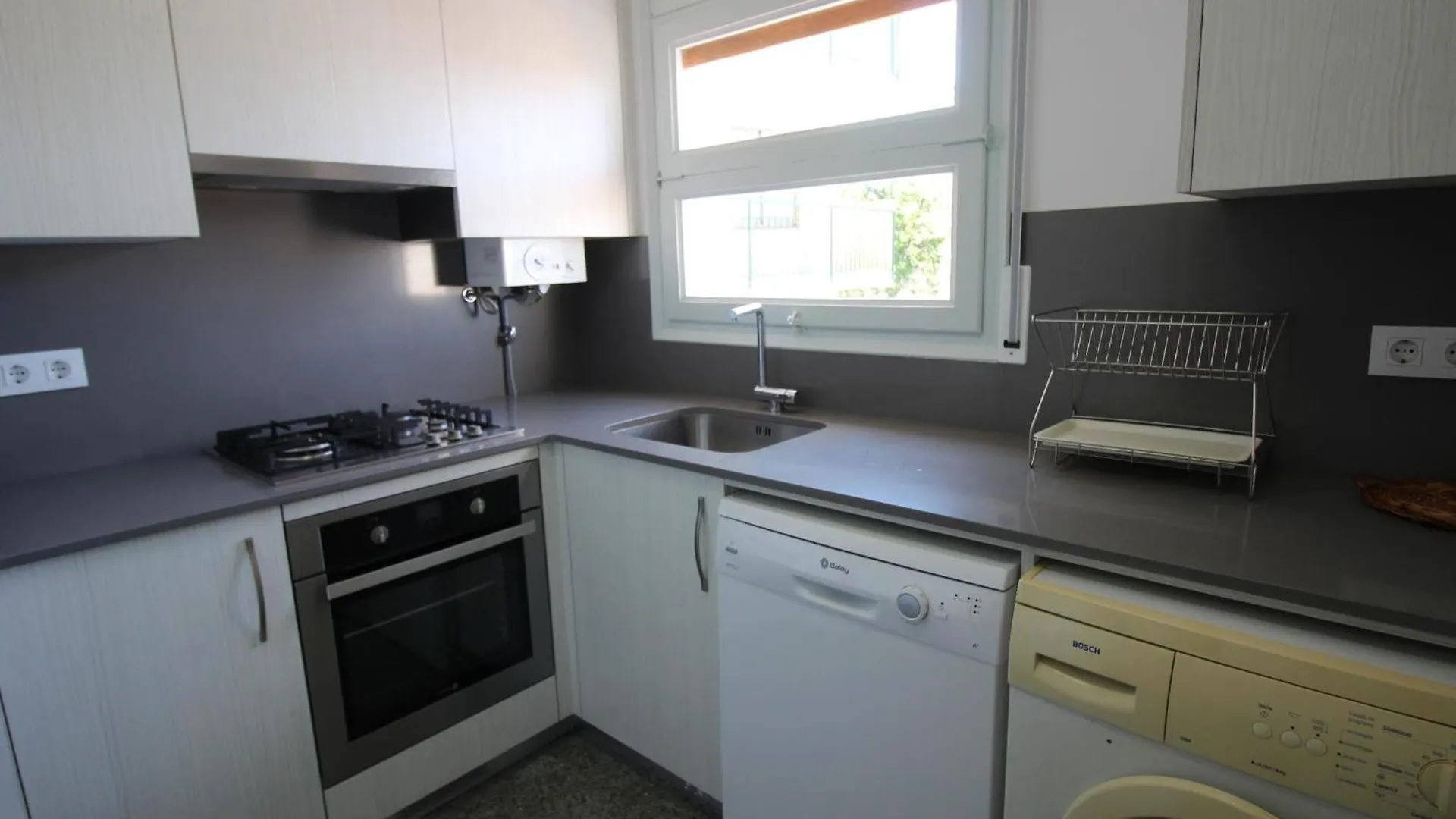 Apartamento Con Gran Terraza Y Vistas Panoramicas, A 300 M De La Playa. - Es-228-45 Llanca Apartment