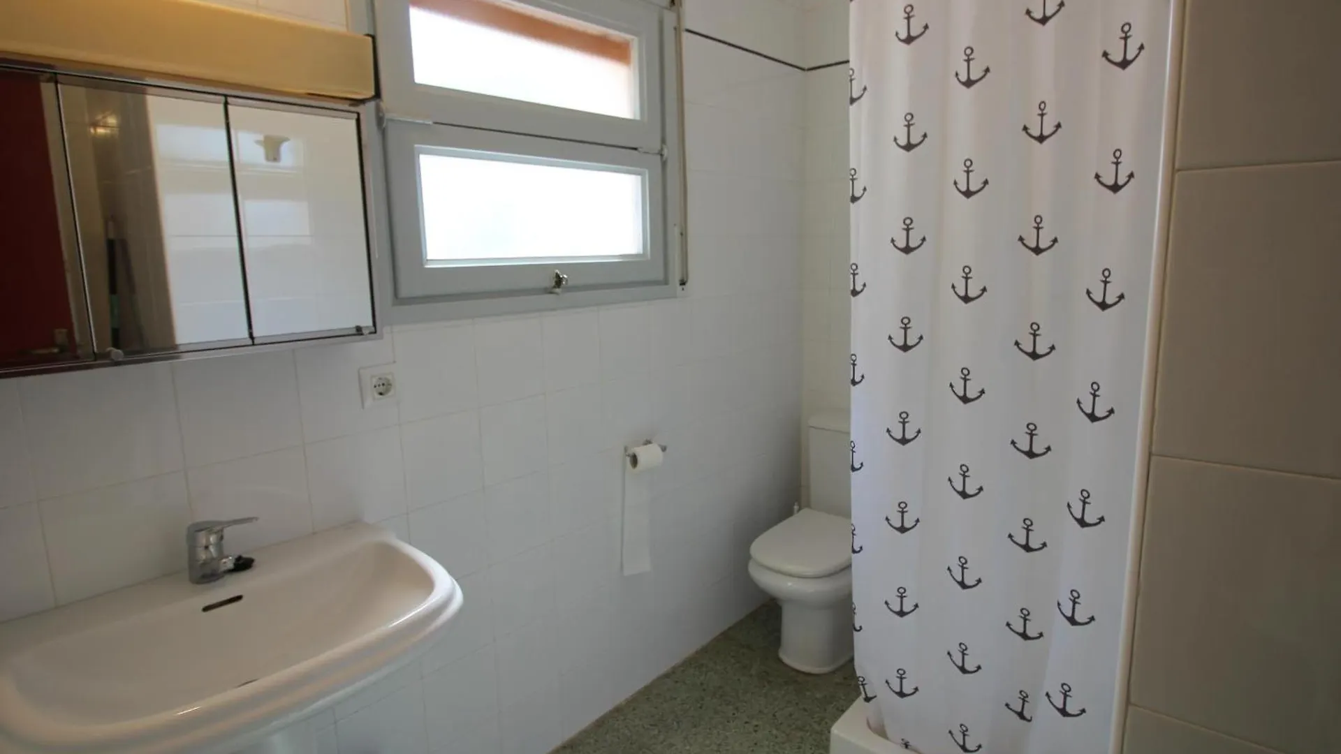 Apartamento Con Gran Terraza Y Vistas Panoramicas, A 300 M De La Playa. - Es-228-45 Llanca 0*,  Spain