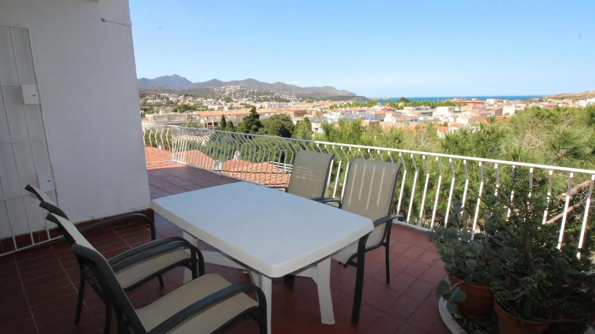 Apartamento Con Gran Terraza Y Vistas Panoramicas, A 300 M De La Playa. - Es-228-45 Llanca